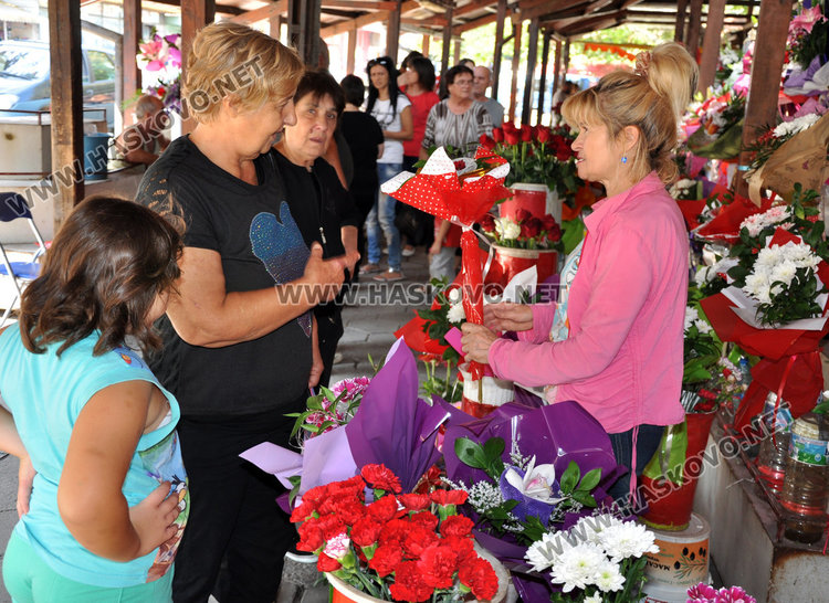 Наплив: до 10 лева букета за първия учебен ден