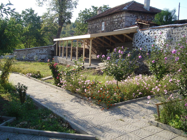 Стягат църквата в Брягово за 180-тата ѝ годишнина