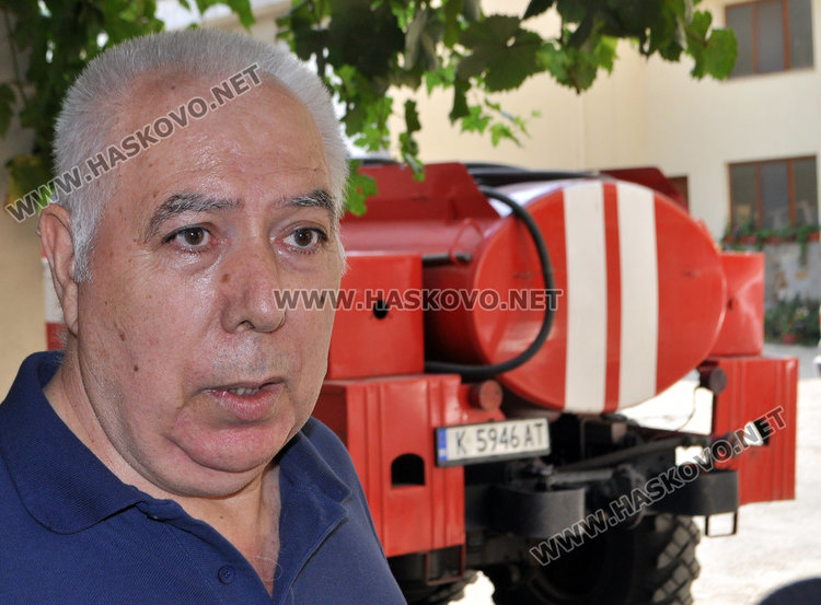 Пенсиониран преди 7 г. пожарникар още ходи на работа, без заплата