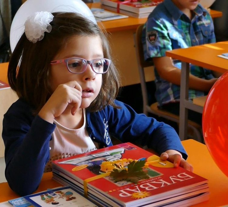 2120 ученици влизат в клас