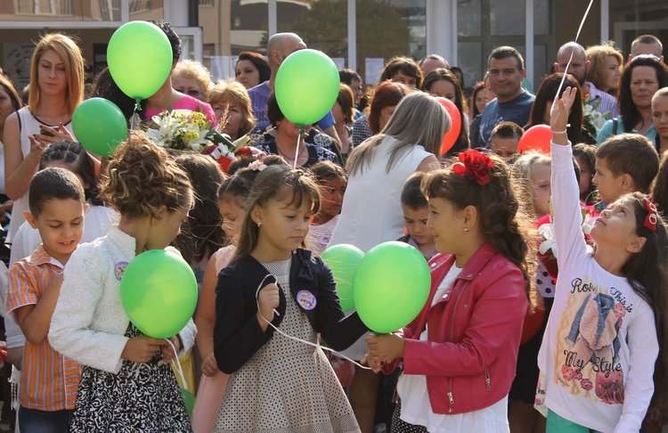 64 първокласници прекрачиха прага на СУ "Любен Каравелов"