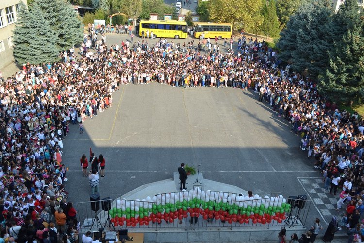 Хари Потър въведе първокласниците на „Славейков“