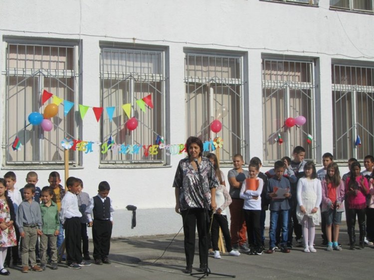 Кметът Мелемов и областният управител Славов откриха новата учебна година в Смилян 