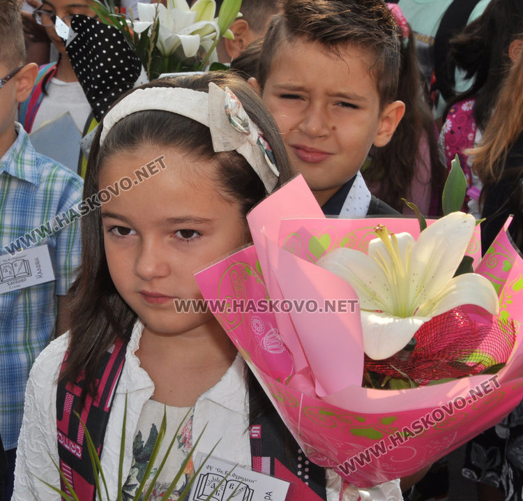 101 първолаци получиха ключа на знанието в „Климент“