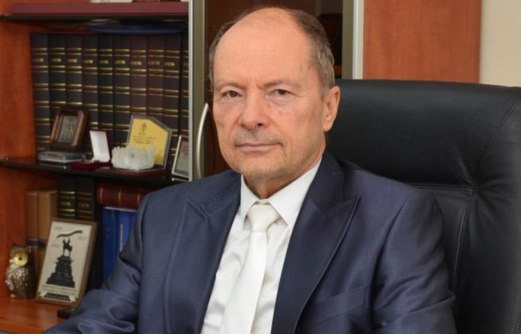 Професор д-р Цекомир Воденичаров представя своя книга за здравния мениджмънт в Кърджали