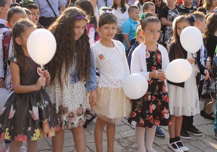 64 първокласници прекрачиха прага на СУ "Любен Каравелов"