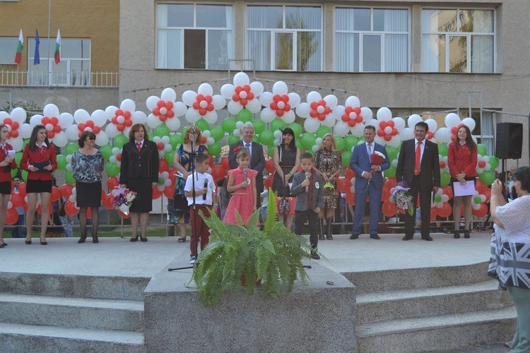 Хари Потър въведе първокласниците на „Славейков“