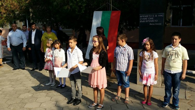 Откриха учебната година в най-старото училище в общината - в Ябълково