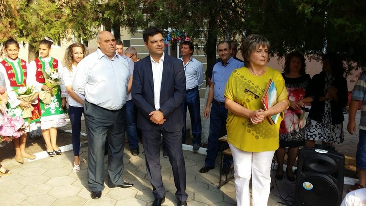 Откриха учебната година в най-старото училище в общината - в Ябълково