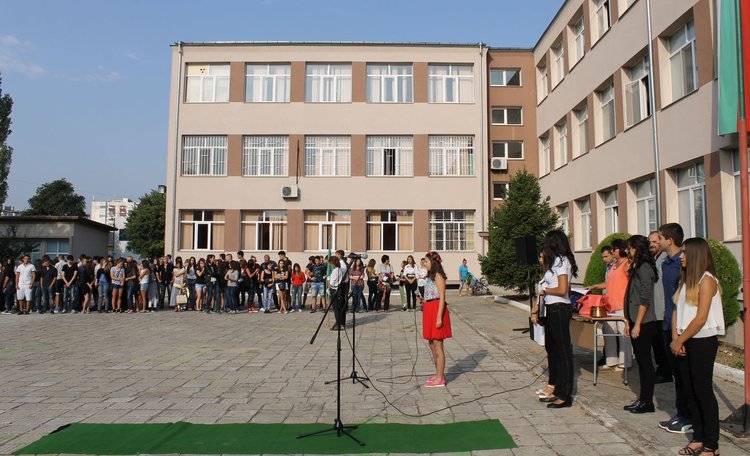 64 първокласници прекрачиха прага на СУ "Любен Каравелов"