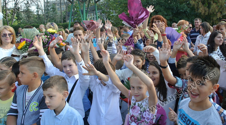 Механото прие „Рилски“ с широко сърце, балони  за първолаците