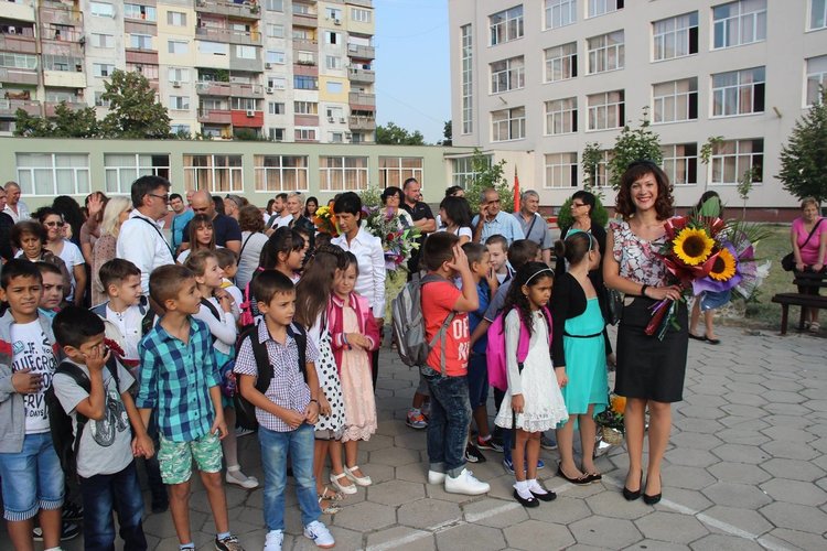 Алековци започват учебната година със 121 нови ученици