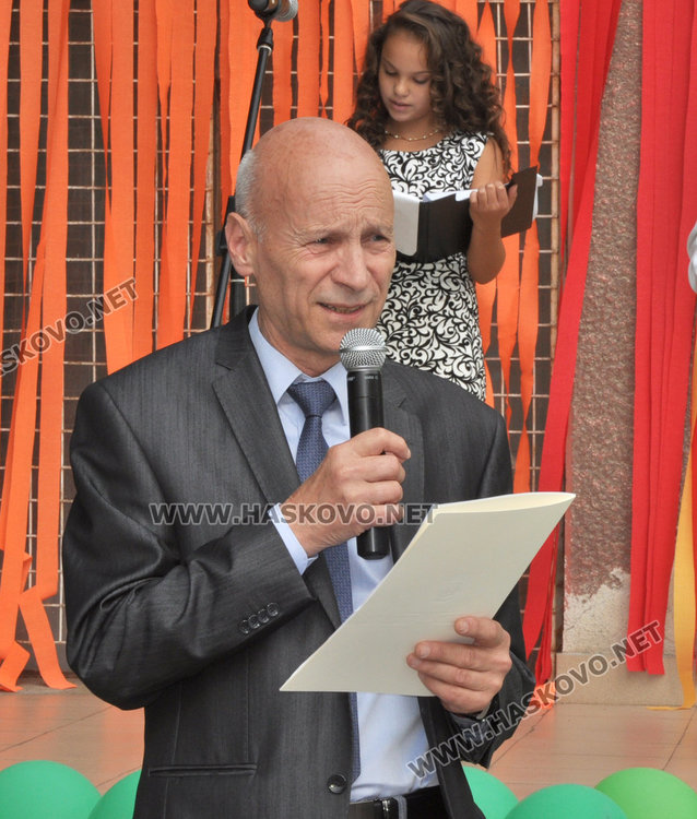 Кметът Добри Беливанов поздрави първолаците и всички ученици от ОУ "Ив. Рилски"