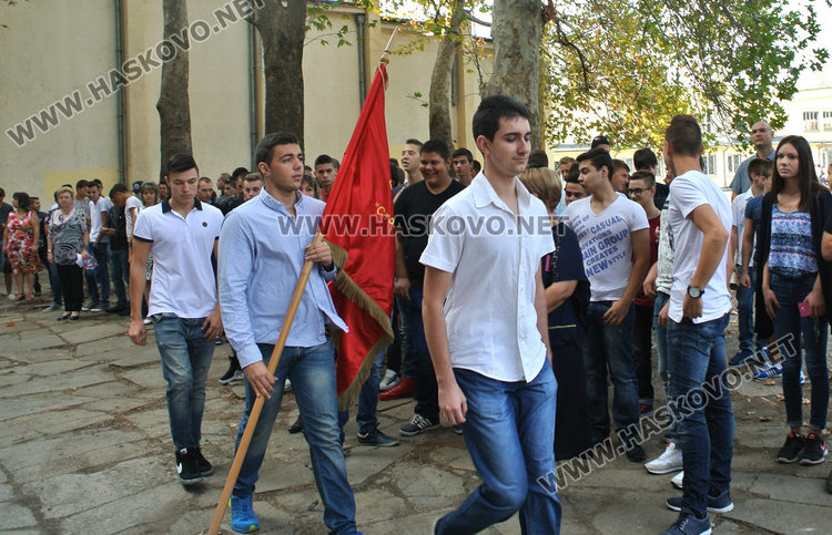 Механото прие „Рилски“ с широко сърце, балони  за първолаците