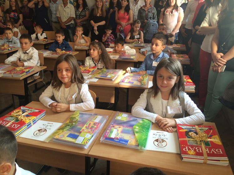 Първи звънец за учениците от Момчилград