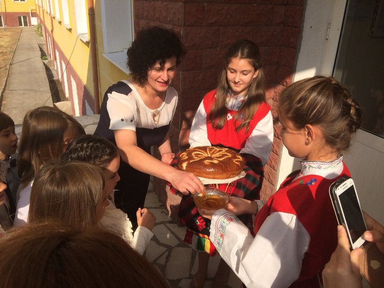 Първи звънец за учениците от Момчилград