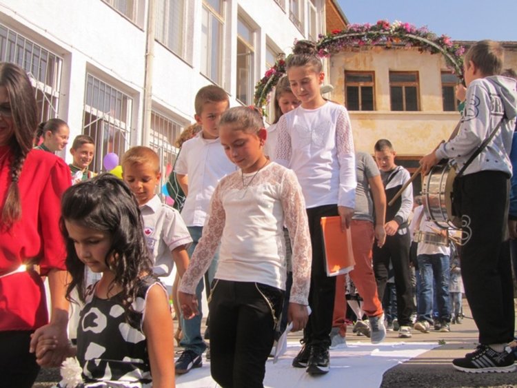 Кметът Мелемов и областният управител Славов откриха новата учебна година в Смилян 