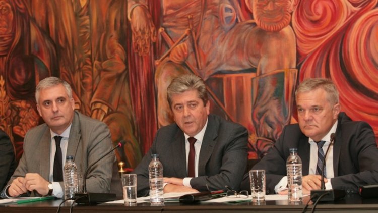 Първанов издига Ивайло Калфин за президент