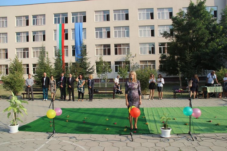 Алековци започват учебната година със 121 нови ученици