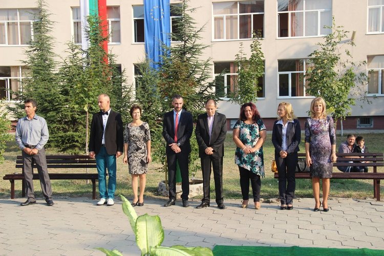 Алековци започват учебната година със 121 нови ученици