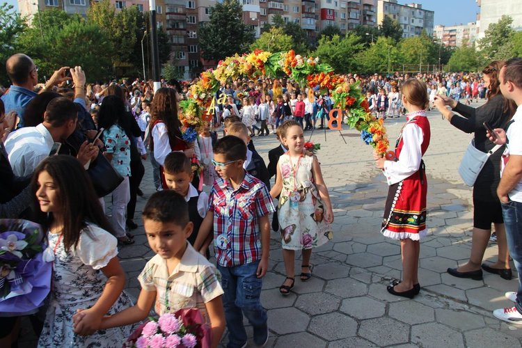 Алековци започват учебната година със 121 нови ученици