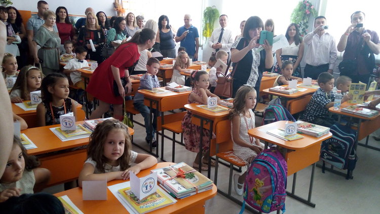 Областният управител посрещна първия звънец в СУ  „Йордан Йовков” 