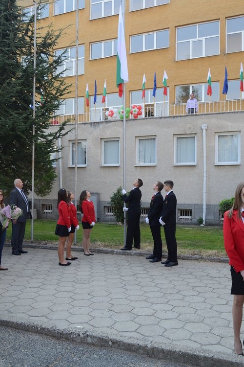 Хари Потър въведе първокласниците на „Славейков“