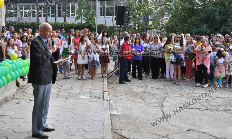 Механото прие „Рилски“ с широко сърце, балони  за първолаците