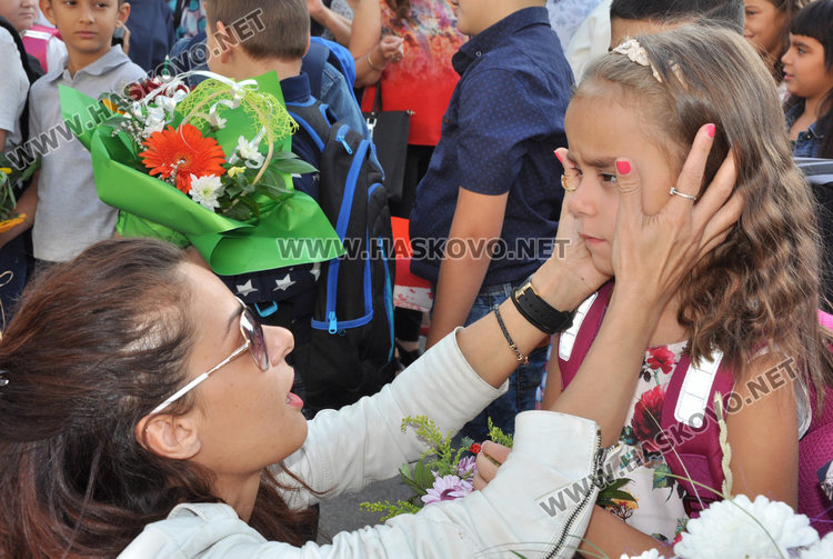 101 първолаци получиха ключа на знанието в „Климент“