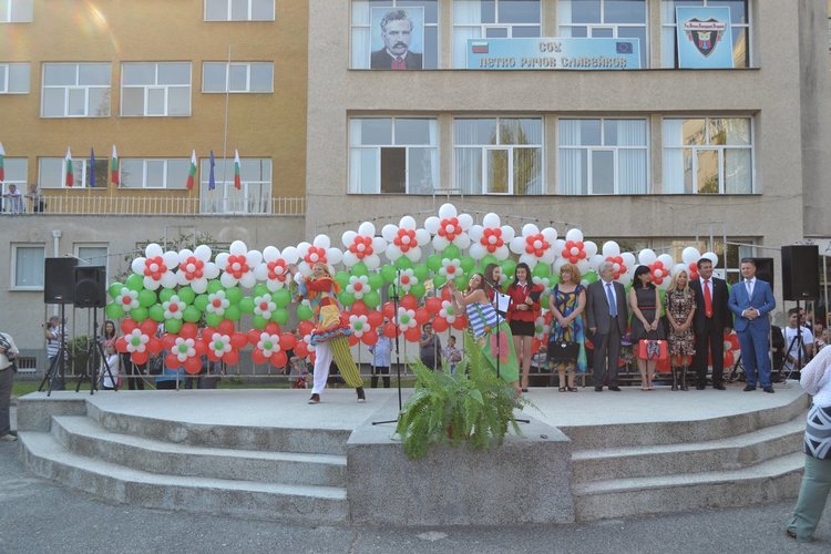 Хари Потър въведе първокласниците на „Славейков“