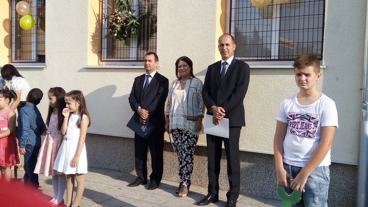 Областният управител посрещна първия звънец в СУ  „Йордан Йовков” 
