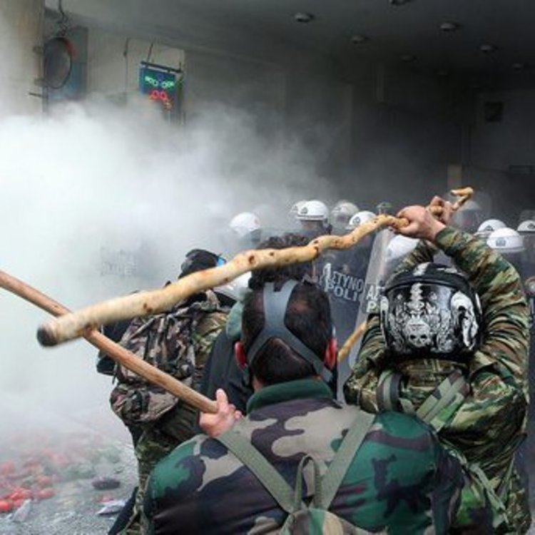 Протести срещу бежанци и сблъсъци в Гърция и Германия