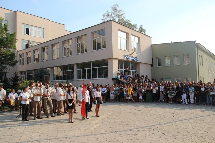 Алековци започват учебната година със 121 нови ученици