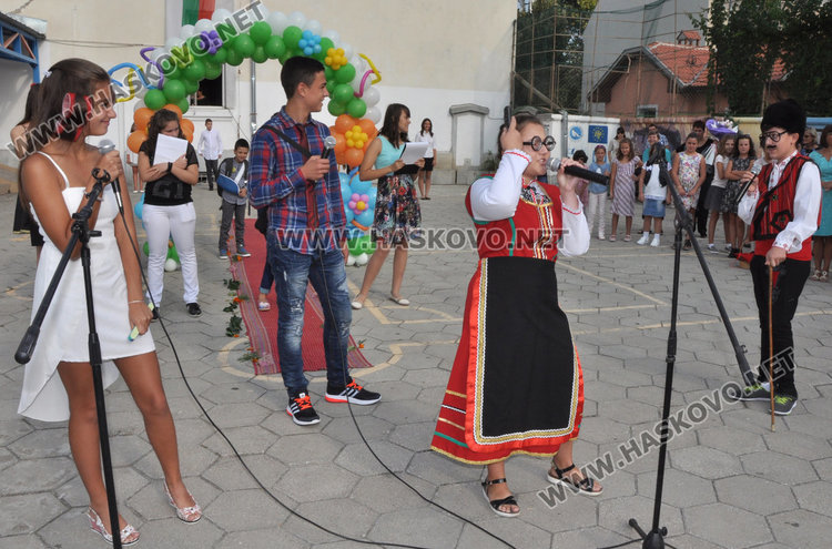 101 първолаци получиха ключа на знанието в „Климент“