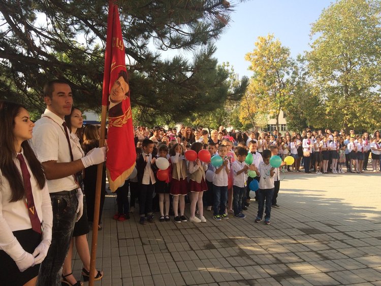 Първи звънец за учениците от Момчилград