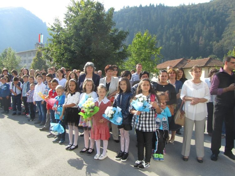 Кметът Мелемов и областният управител Славов откриха новата учебна година в Смилян 