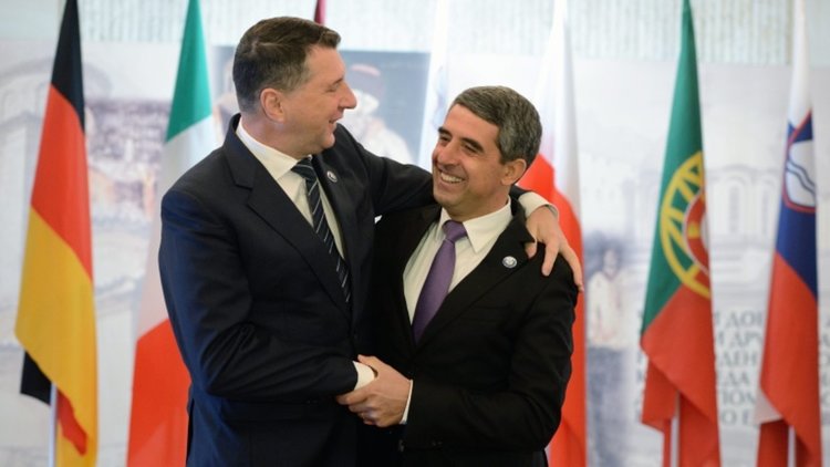 Западните Балкани трябва да влязат в ЕС, категорични 10 европрезиденти в София