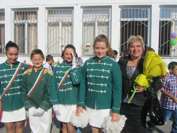 Кметът Мелемов и областният управител Славов откриха новата учебна година в Смилян 