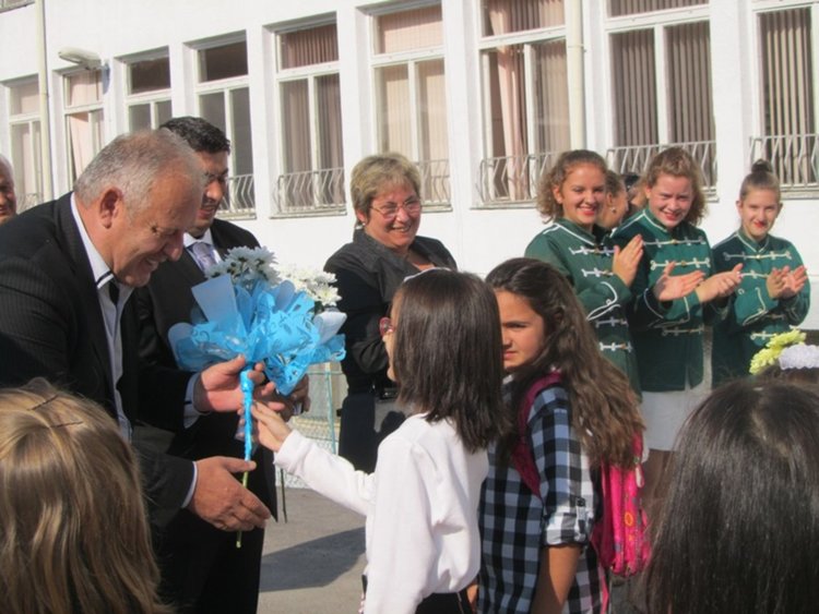 Кметът Мелемов и областният управител Славов откриха новата учебна година в Смилян 