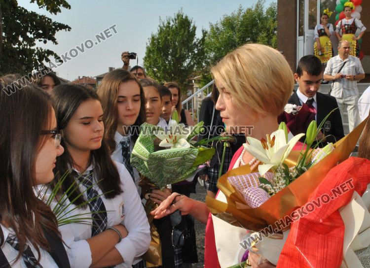 Бившата директорка на ПМГ Тодорка Милева ще е класен ръководител на 8 Б клас 