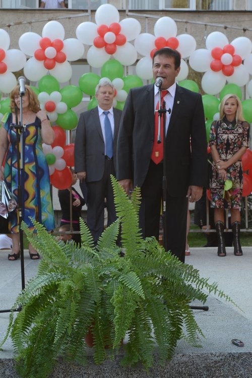 Хари Потър въведе първокласниците на „Славейков“