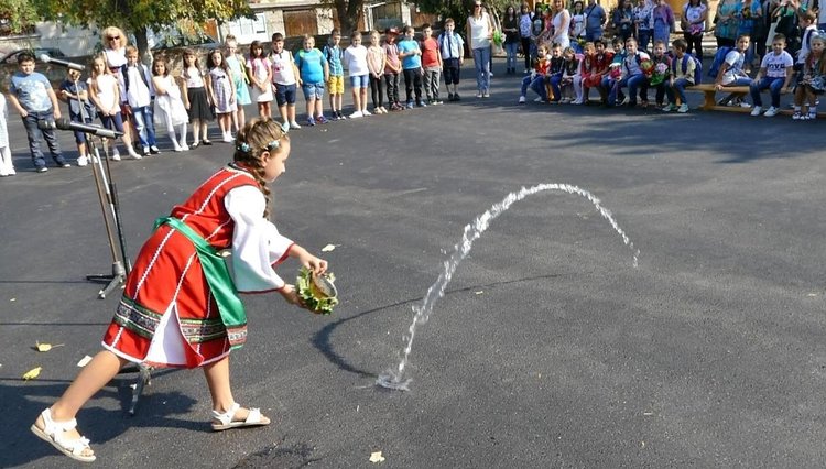 2120 ученици влизат в клас