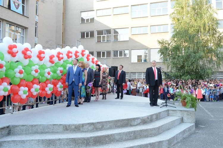 Хари Потър въведе първокласниците на „Славейков“