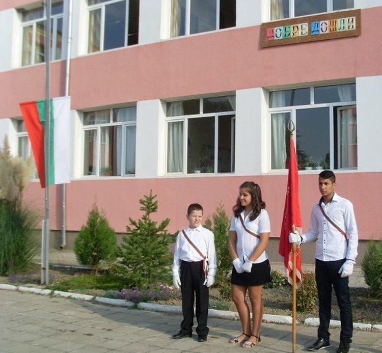 24 първокласници посрещна училището в Черноконево