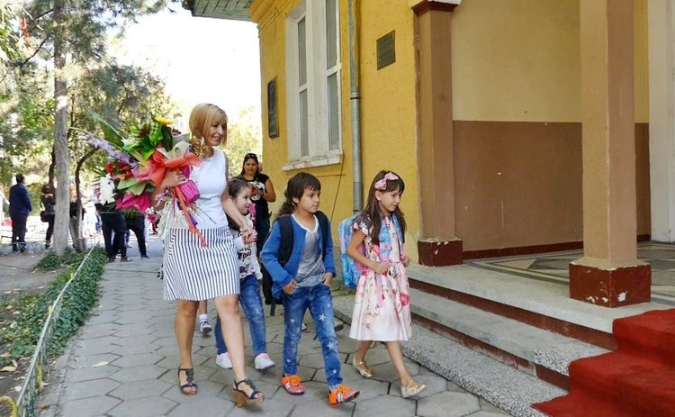 2120 ученици влизат в клас