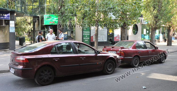 Два Нисана огънаха хасковски адвокат до Пощата