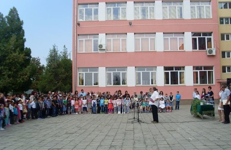 24 първокласници посрещна училището в Черноконево