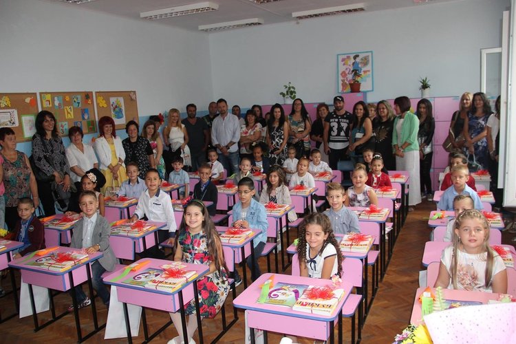 Алековци започват учебната година със 121 нови ученици