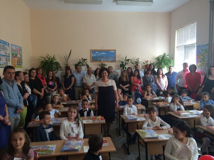 Първи звънец за учениците от Момчилград