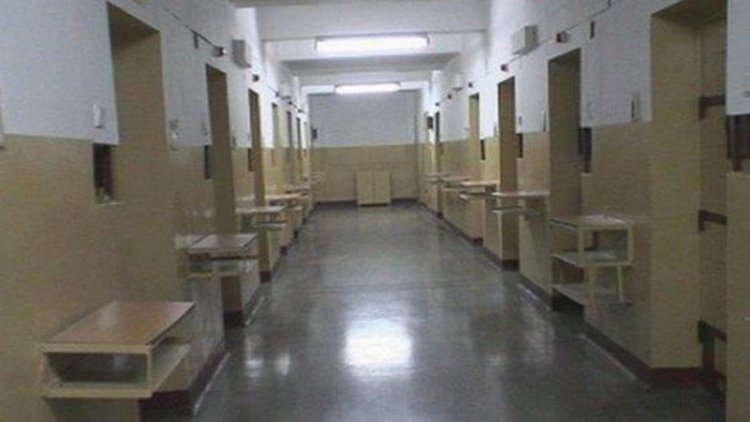 Екатерина Захариева открива учебната година в женския затвор